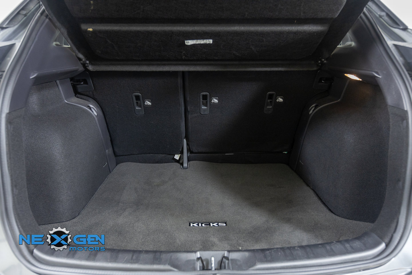 Used 2024 Nissan Kicks SR w/ SR Premium Package FWD image 34
