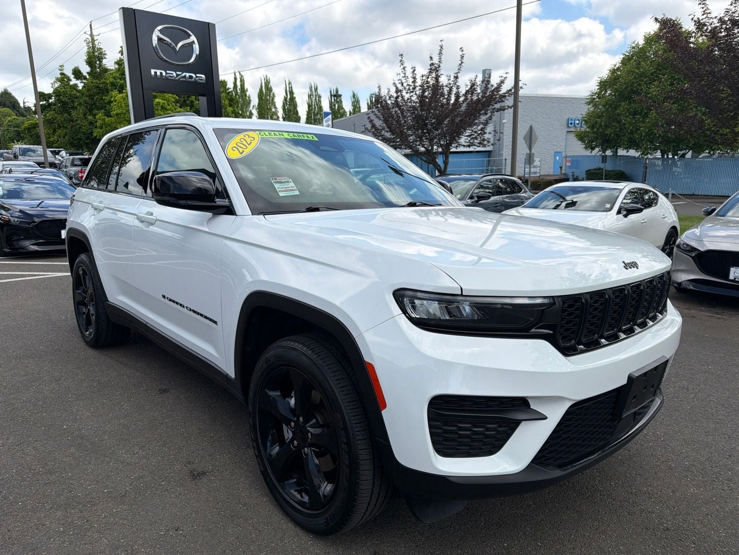 Used 2023 Jeep Grand Cherokee Altitude AWD/4WD image 4
