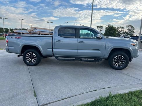Used 2020 Toyota Tacoma TRD Sport w/ TRD Premium Sport Package AWD/4WD image 10
