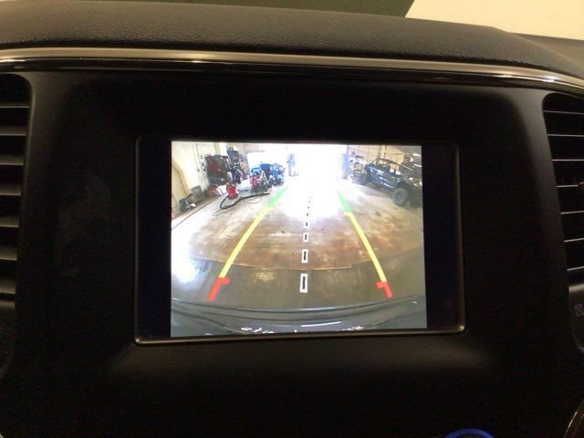 Used 2019 Jeep Grand Cherokee Laredo AWD/4WD image 7