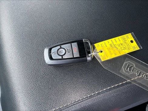 Used 2024 Ford Expedition XLT RWD image 14