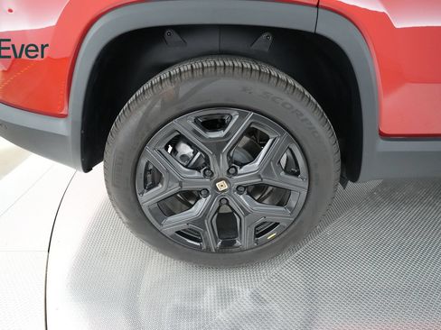 Used 2024 Rivian R1S Adventure Dual AWD/4WD image 9