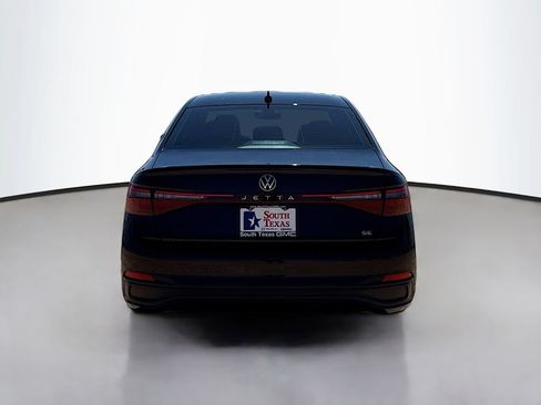 Used 2025 Volkswagen Jetta SE FWD image 6