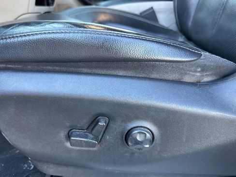 Used 2022 Chrysler Pacifica Touring-L image 14