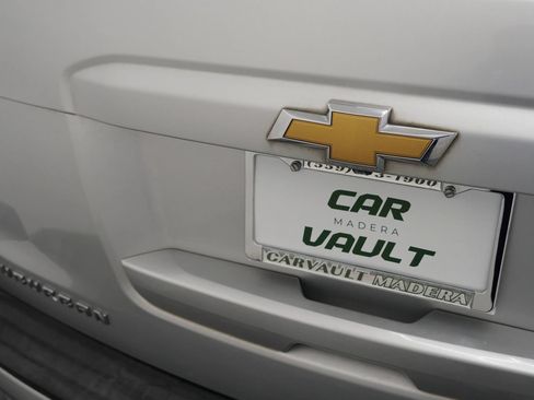 Used 2017 Chevrolet Suburban LT RWD image 15
