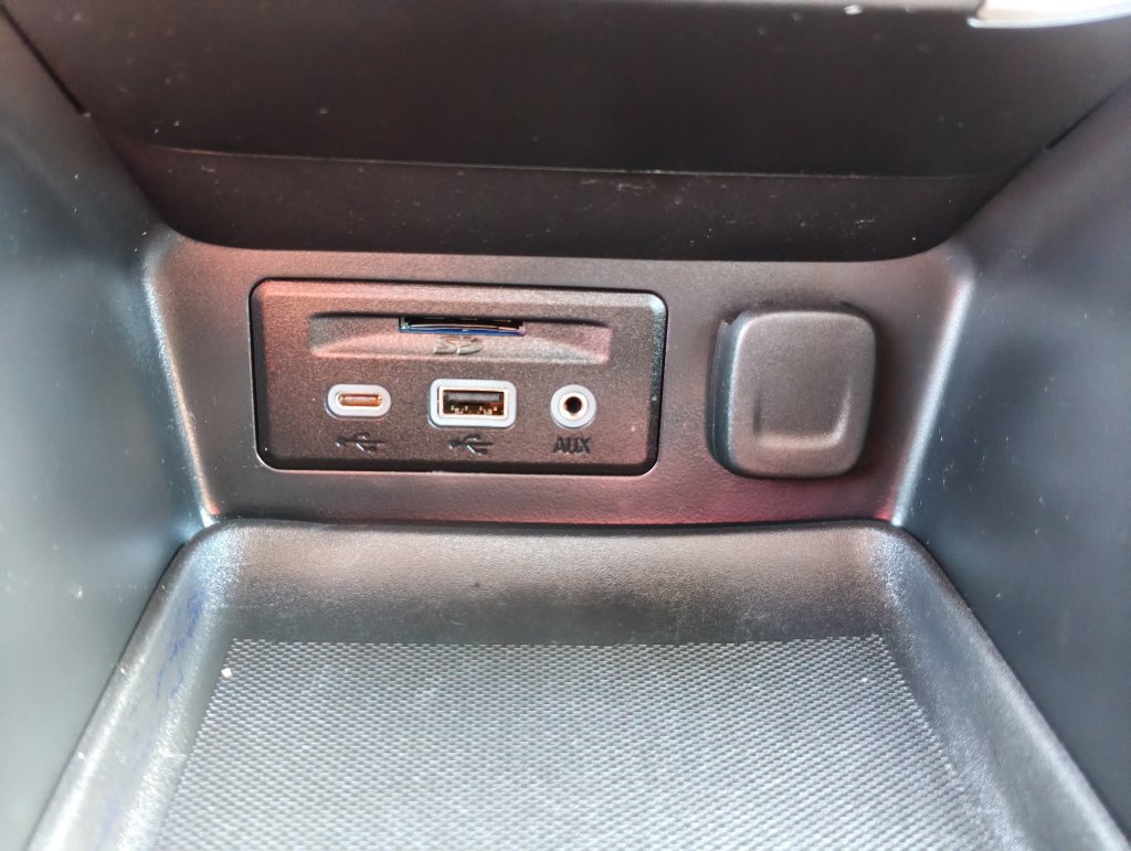 Used 2024 GMC Terrain SLT w/ LPO, Floor Liner Package AWD/4WD image 27