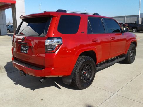 Used 2021 Toyota 4Runner SR5 Premium image 7