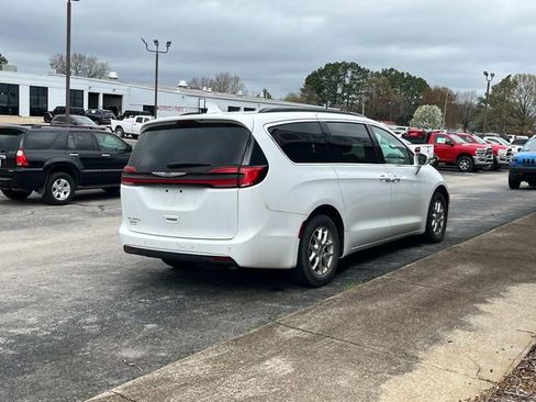 Certified 2022 Chrysler Pacifica Touring-L image 3