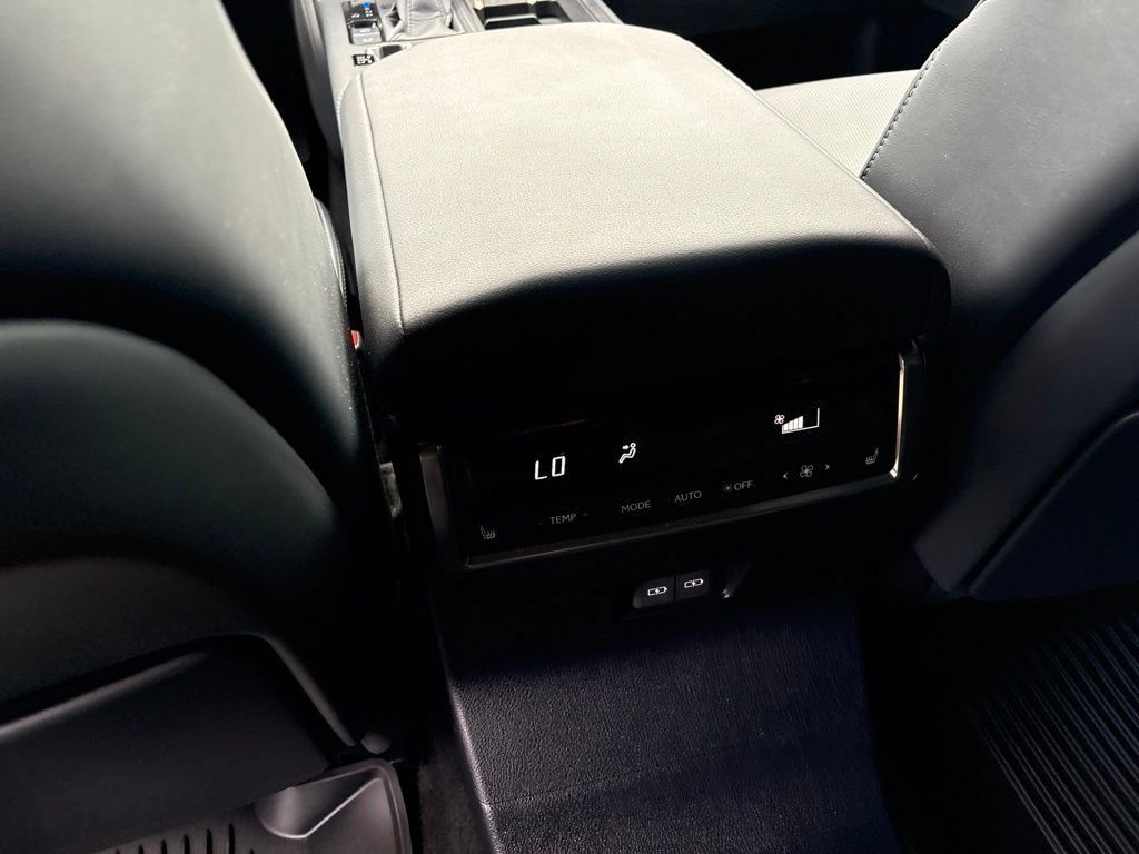 Used 2025 Lexus GX 550 w/ Accessory Package (Z1) AWD/4WD image 18