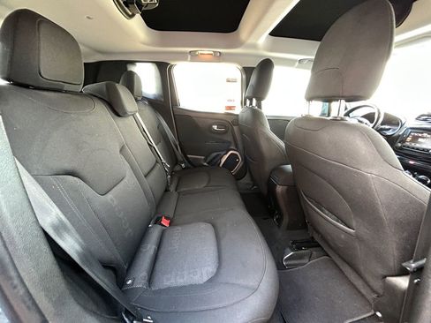 Used 2017 Jeep Renegade Latitude image 17