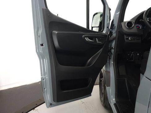 Used 2024 Mercedes-Benz Sprinter 2500 image 5