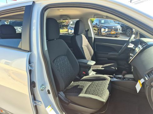 Used 2016 Mitsubishi Outlander GT AWD/4WD image 23