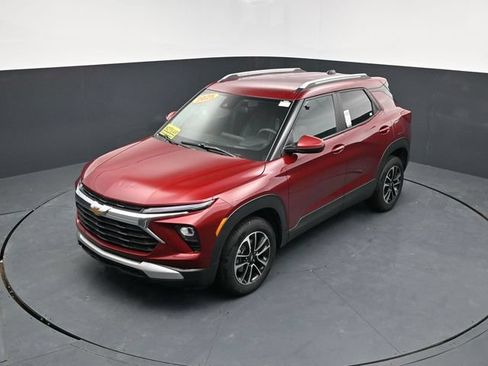 Used 2025 Chevrolet TrailBlazer LT w/ Driver Confidence Package AWD/4WD image 38