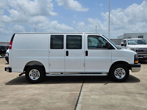 Used 2025 GMC Savana 2500 w/ Driver Convenience Package RWD image 2