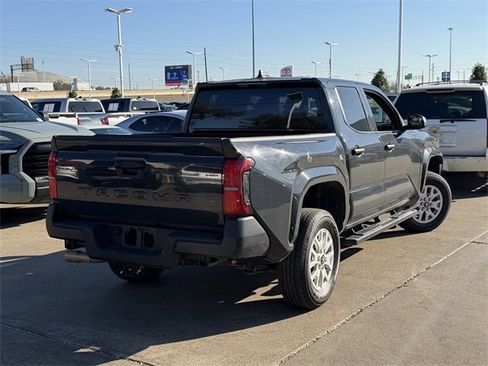 Used 2025 Toyota Tacoma SR image 5