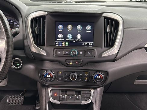 Used 2024 GMC Terrain SLE w/ Driver Convenience Package image 10
