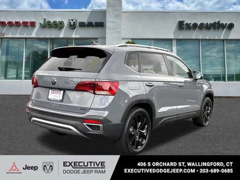 Used 2023 Volkswagen Taos SE AWD/4WD image 4
