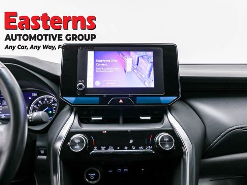 Used 2024 Toyota Venza LE image 12