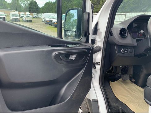 Used 2021 Mercedes-Benz Sprinter 2500 image 30