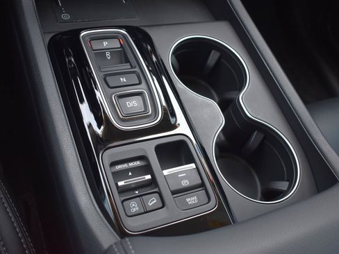 Used 2025 Honda Pilot EX-L image 10