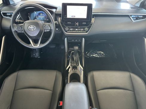 Used 2024 Toyota Corolla Cross XLE w/ Convenience Package FWD image 12
