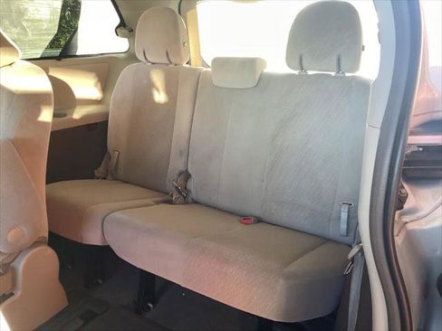 Used 2015 Toyota Sienna LE image 22