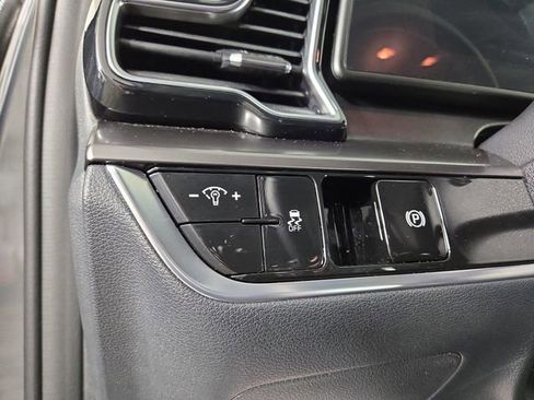 Certified 2025 Kia Sportage EX image 30