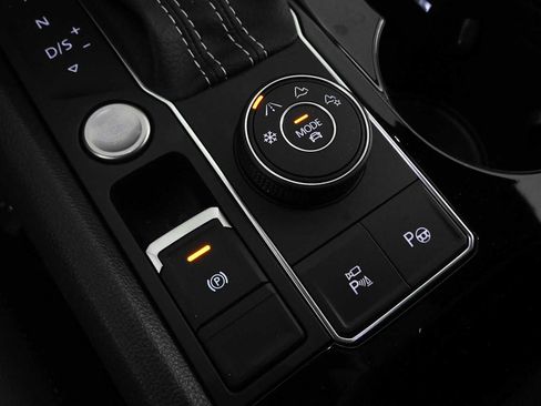 Used 2021 Volkswagen Atlas Cross Sport SEL Premium AWD/4WD image 30