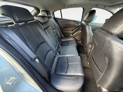 Used 2017 MAZDA MAZDA3 Touring image 18
