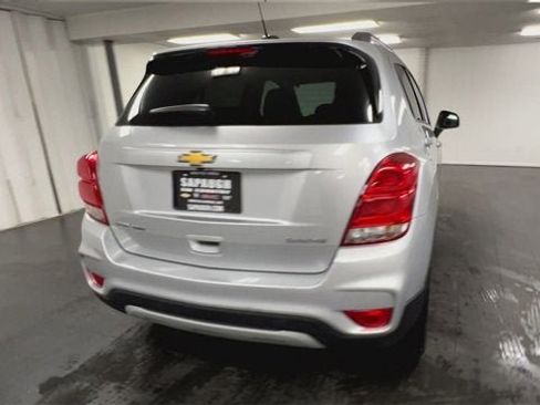 Used 2022 Chevrolet Trax LT w/ LT Convenience Package image 8