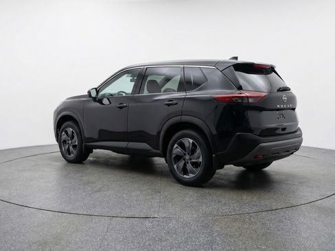 Used 2025 Nissan Rogue SV image 6