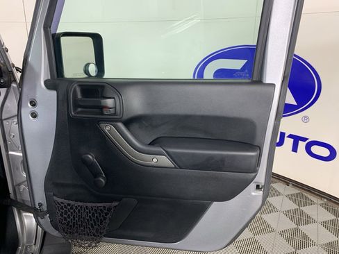 Used 2017 Jeep Wrangler Unlimited Sport w/ Connectivity Group image 36