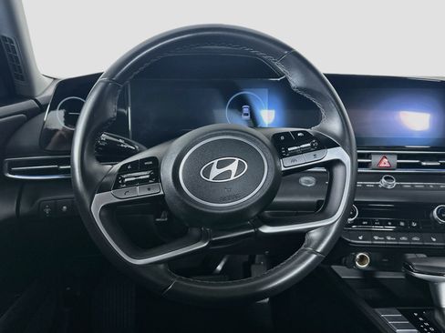 Used 2025 Hyundai Elantra Limited FWD image 18