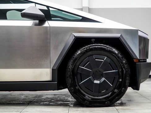 Used 2025 Tesla Cybertruck AWD Crew Cab image 7