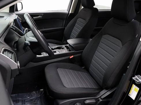 Used 2024 Ford Edge SE image 9