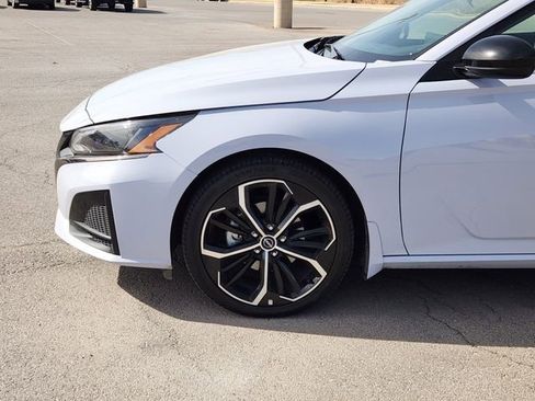 Used 2025 Nissan Altima 2.5 SR w/ SR Premium Package image 8