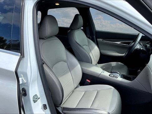 Used 2023 INFINITI QX50 Luxe FWD image 27