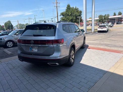 Used 2024 Volkswagen Atlas SE AWD/4WD image 5