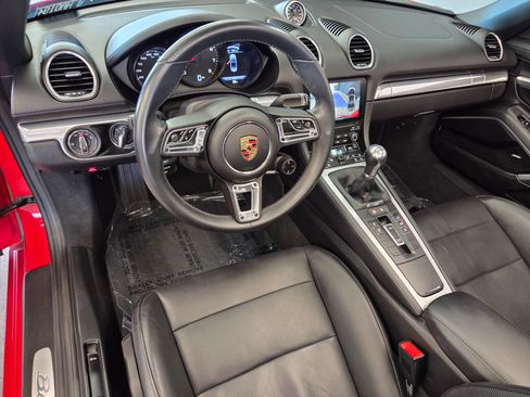 Certified 2024 Porsche 718 Boxster RWD image 4