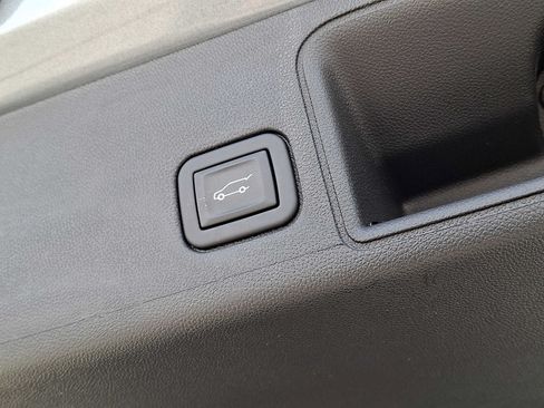 Used 2023 GMC Terrain SLT w/ Infotainment Package II AWD/4WD image 28