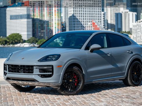 Used 2024 Porsche Cayenne S image 11
