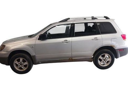 Used 2003 Mitsubishi Outlander LS AWD/4WD image 2