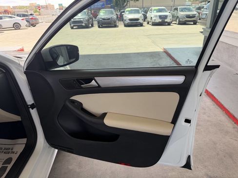Used 2017 Volkswagen Jetta SE FWD image 18