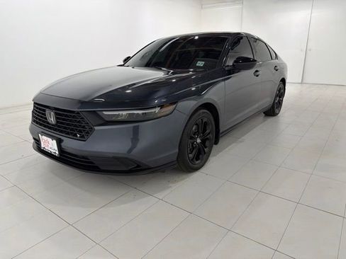 Used 2025 Honda Accord SE image 1
