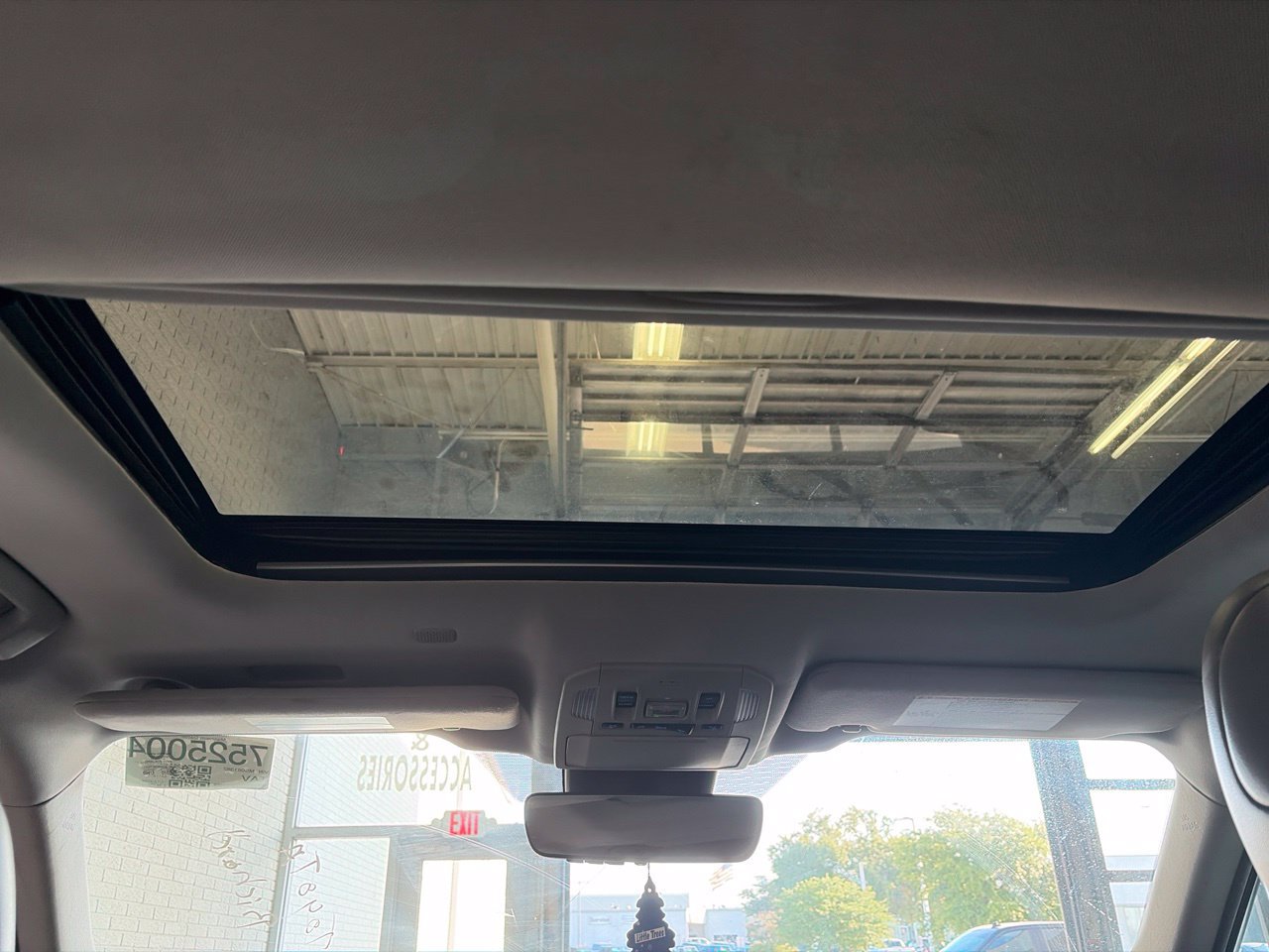 Used 2021 Toyota Highlander Limited FWD image 14