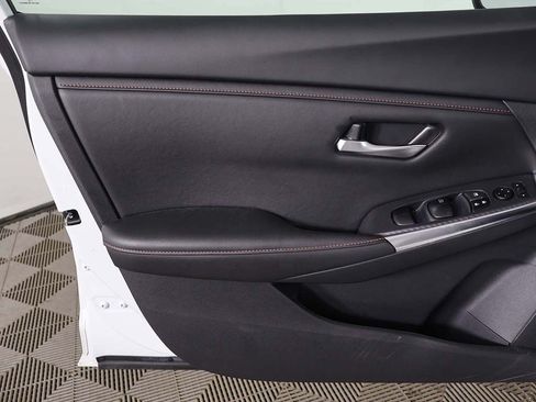Used 2023 Nissan Sentra SR w/ SR Premium Package FWD image 21