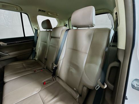 Used 2018 Lexus GX 460 Premium w/ Premium Package image 24