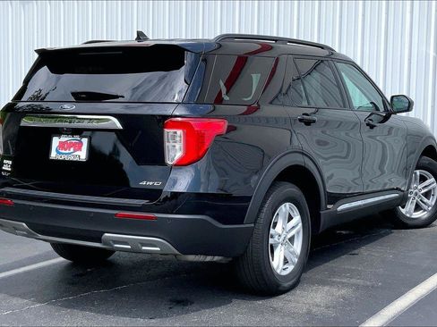 Used 2024 Ford Explorer XLT w/ Equipment Group 202A AWD/4WD image 11