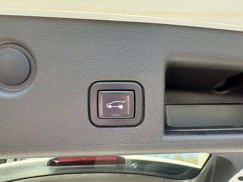 Used 2021 Chevrolet Equinox Premier image 31