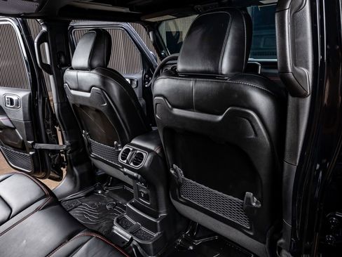 Used 2025 Jeep Wrangler Unlimited Rubicon AWD/4WD image 31